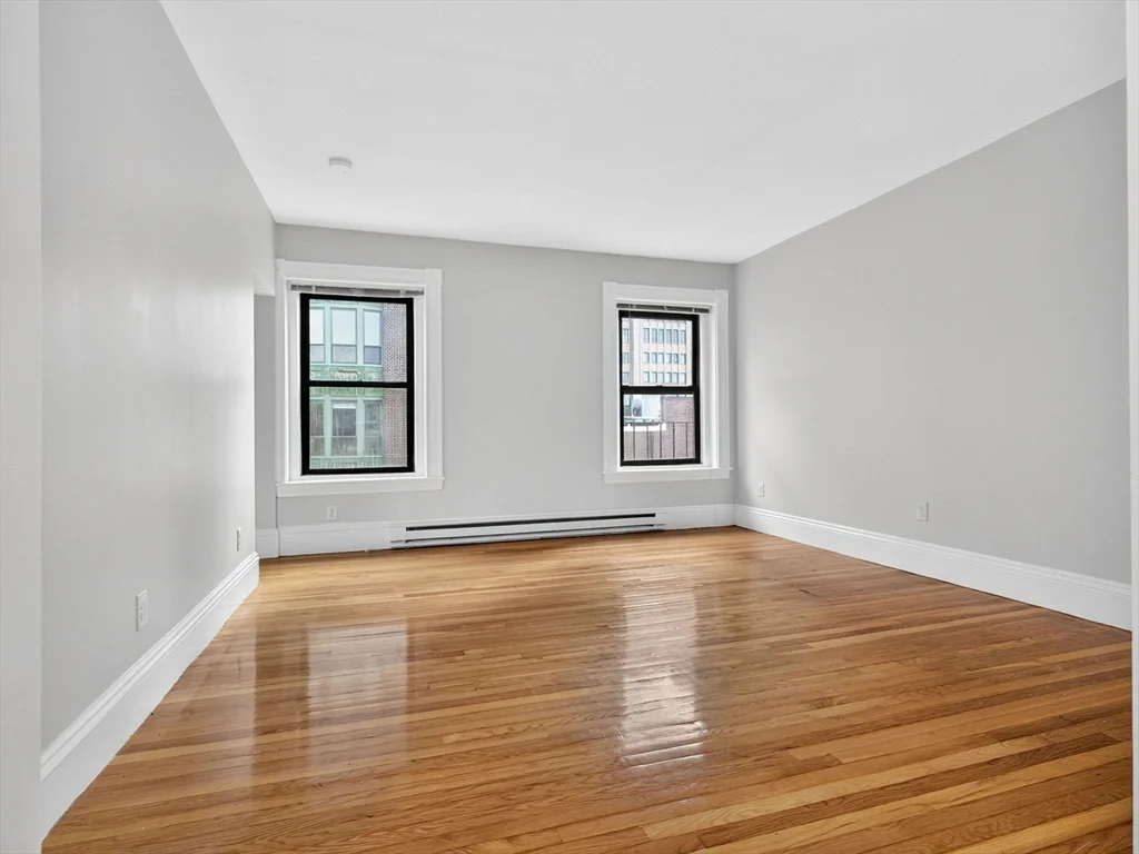 Studio bed, 1 bath apartment for rent at 232 Newbury St Unit 42, Back Bay — photo 2 of 6