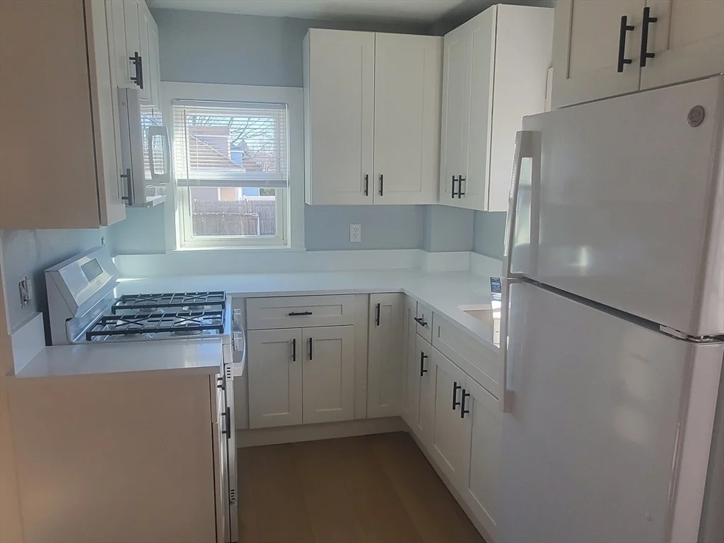 4 bed, 1 bath apartment for rent at 232 North St Unit 1, North Weymouth — photo 2 of 16