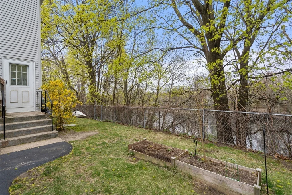 1 bed, 1 bath apartment for rent at 232 River St Unit 1, Waltham — photo 3 of 14