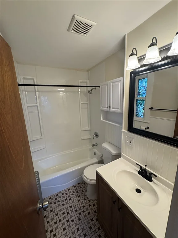 1 bed, 1 bath apartment for rent at 232 River St Unit 1, Waltham — photo 5 of 14