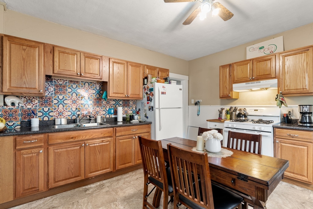 3 bed, 1 bath apartment for rent at 232 River St Unit 2, Waltham — photo 3 of 13