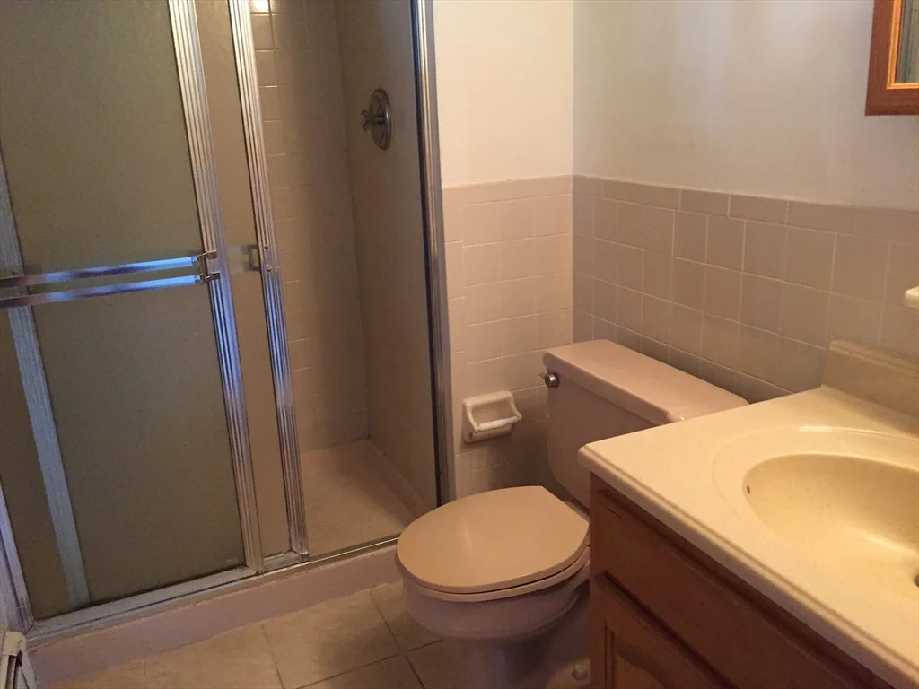 2 bed, 1 bath apartment for rent at 2320 Commonwealth Ave Unit 3-2, Auburndale — photo 5 of 5