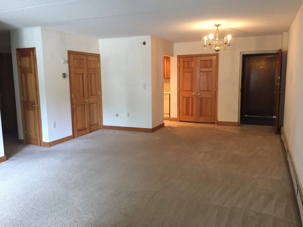 2 bed, 1 bath apartment for rent at 2320 Commonwealth Ave Unit 3-2, Auburndale — photo 4 of 5