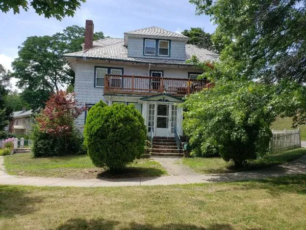 6 bed, 2 bath apartment for rent at 233-235 Commonwealth Ave Unit 1.2, Chestnut Hill — photo 1 of 28
