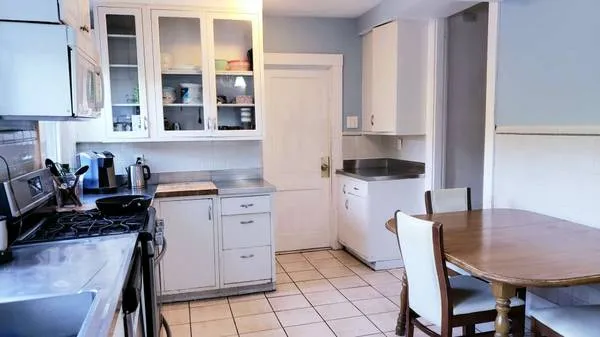 6 bed, 2 bath apartment for rent at 233-235 Commonwealth Ave Unit 1,2, Chestnut Hill — photo 14 of 28