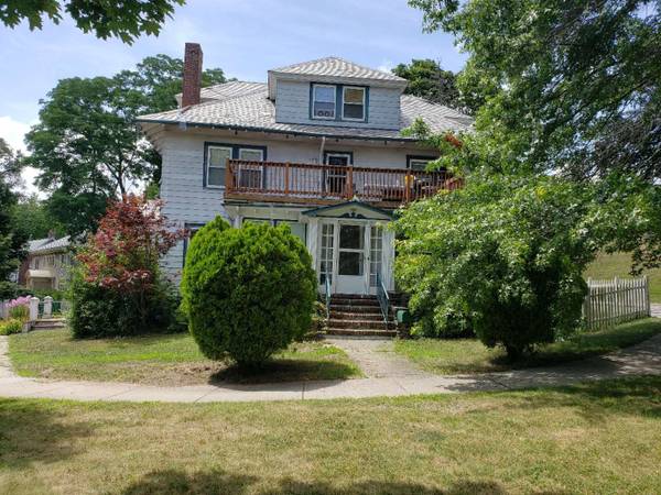 6 bed, 2 bath apartment for rent at 233-235 Commonwealth Ave Unit 2, Chestnut Hill — photo 1 of 28