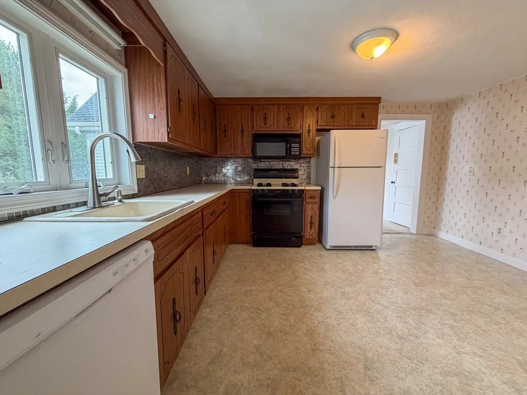 2 bed, 1 bath apartment for rent at 233 Forest St Unit 233, Malden — photo 2 of 17