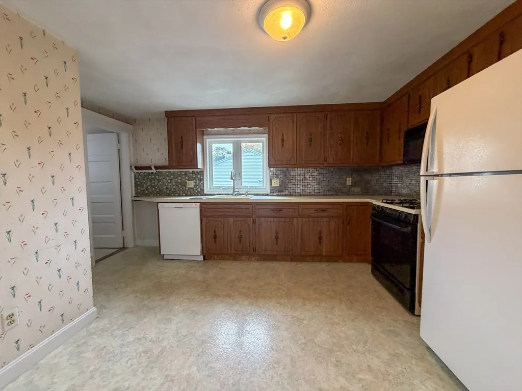 2 bed, 1 bath apartment for rent at 233 Forest St Unit 233, Malden — photo 11 of 17