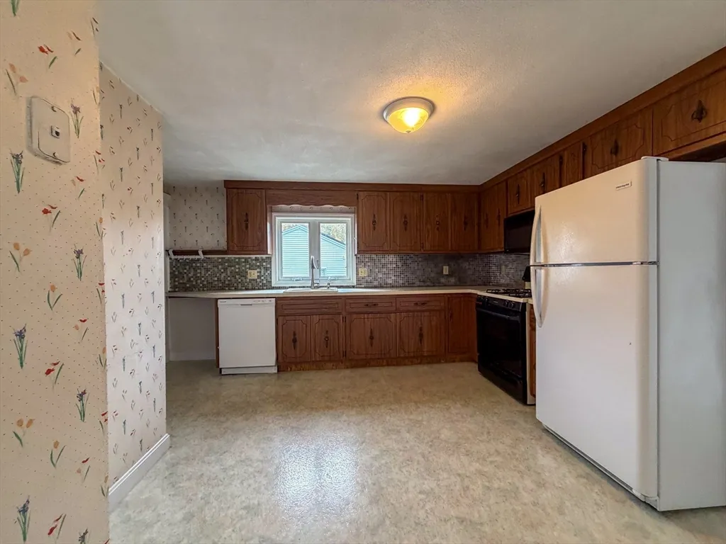 2 bed, 1 bath apartment for rent at 233 Forest St Unit 233, Malden — photo 1 of 17