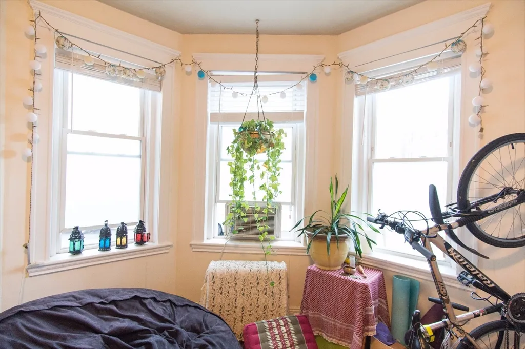 1 bed, 1 bath apartment for rent at 233 Kelton St Unit 1, Brighton — photo 2 of 7