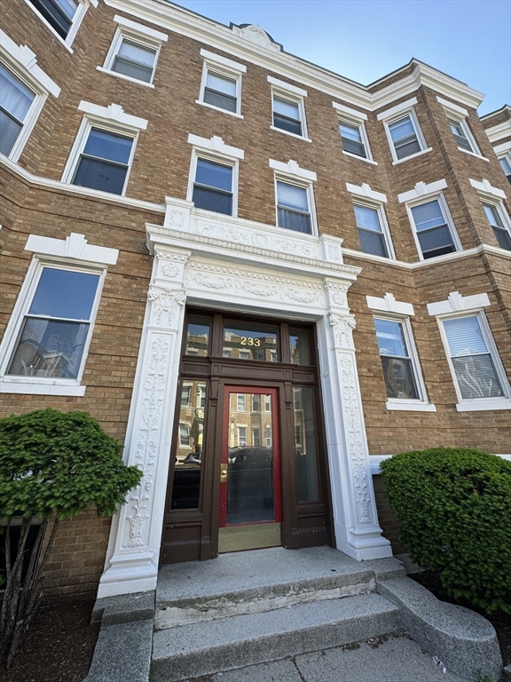 2 bed, 1 bath apartment for rent at 233 Kelton St Unit 12, Brighton