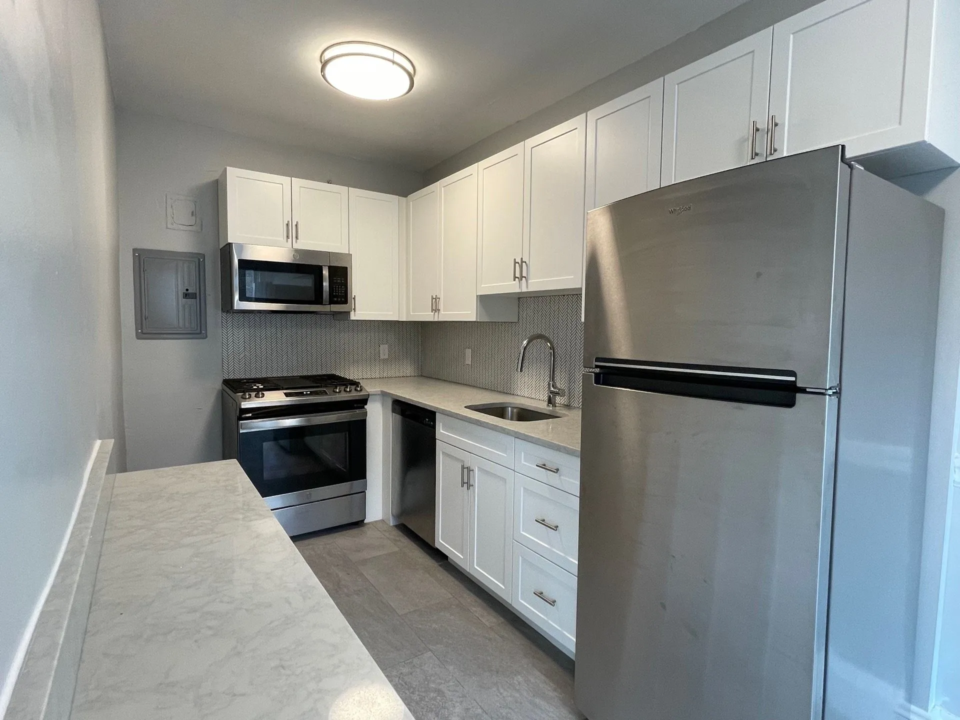 2 bed, 1 bath apartment for rent at 233 Lafayette St Unit 15, Salem — photo 1 of 12