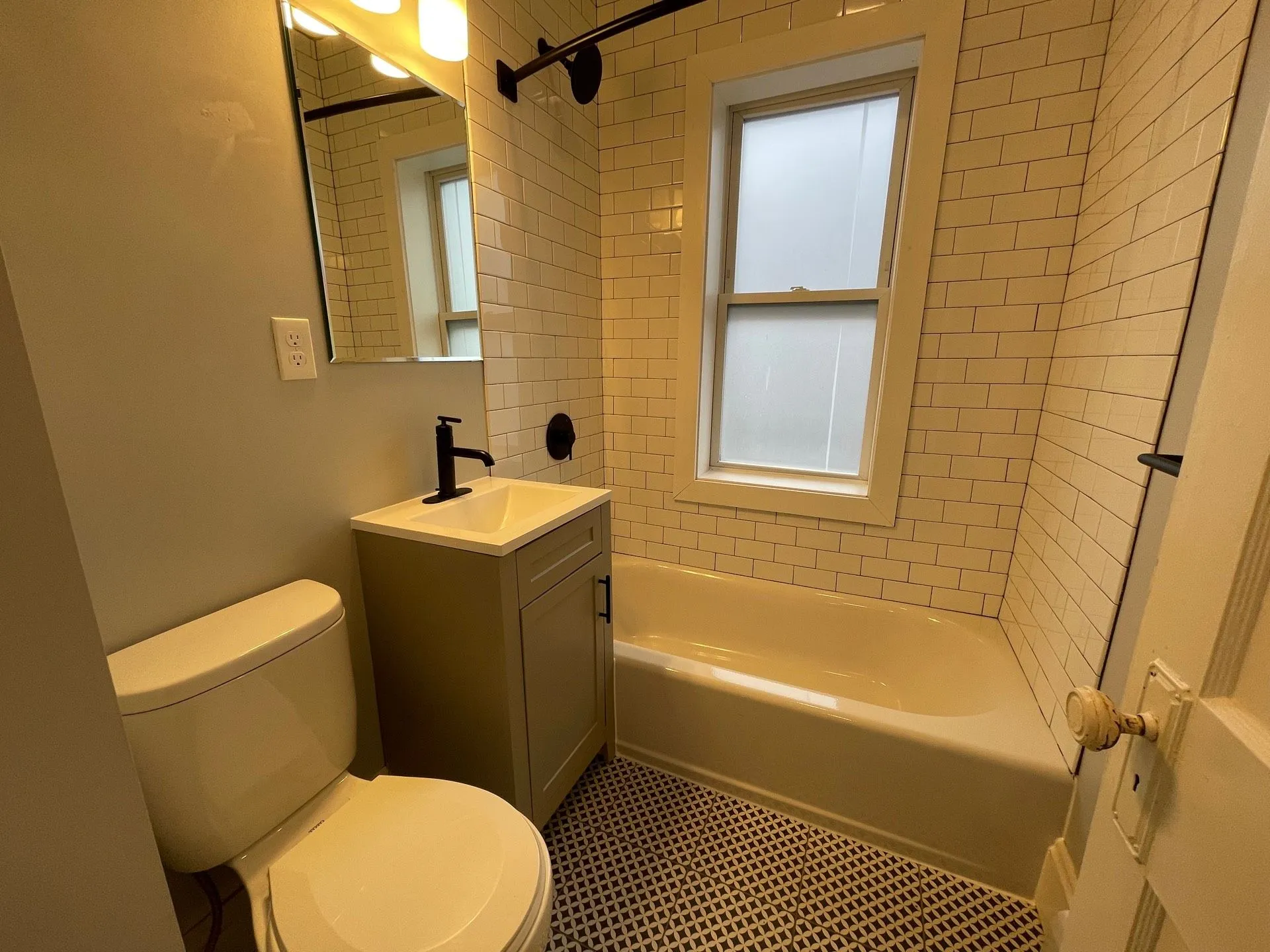 2 bed, 1 bath apartment for rent at 233 Lafayette St Unit 15, Salem — photo 9 of 12