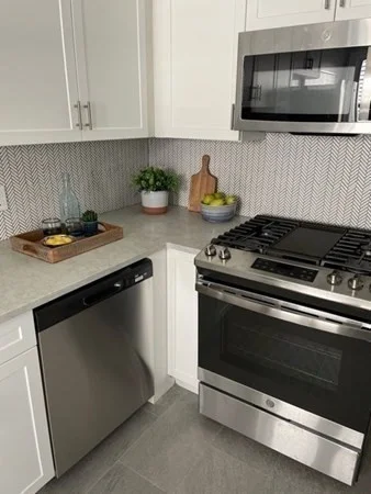 2 split bed, 1 bath apartment for rent at 233 Lafayette St Unit 8, Salem — photo 5 of 7