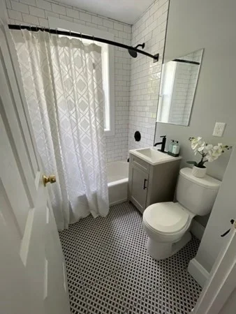 2 split bed, 1 bath apartment for rent at 233 Lafayette St Unit 8, Salem — photo 2 of 7
