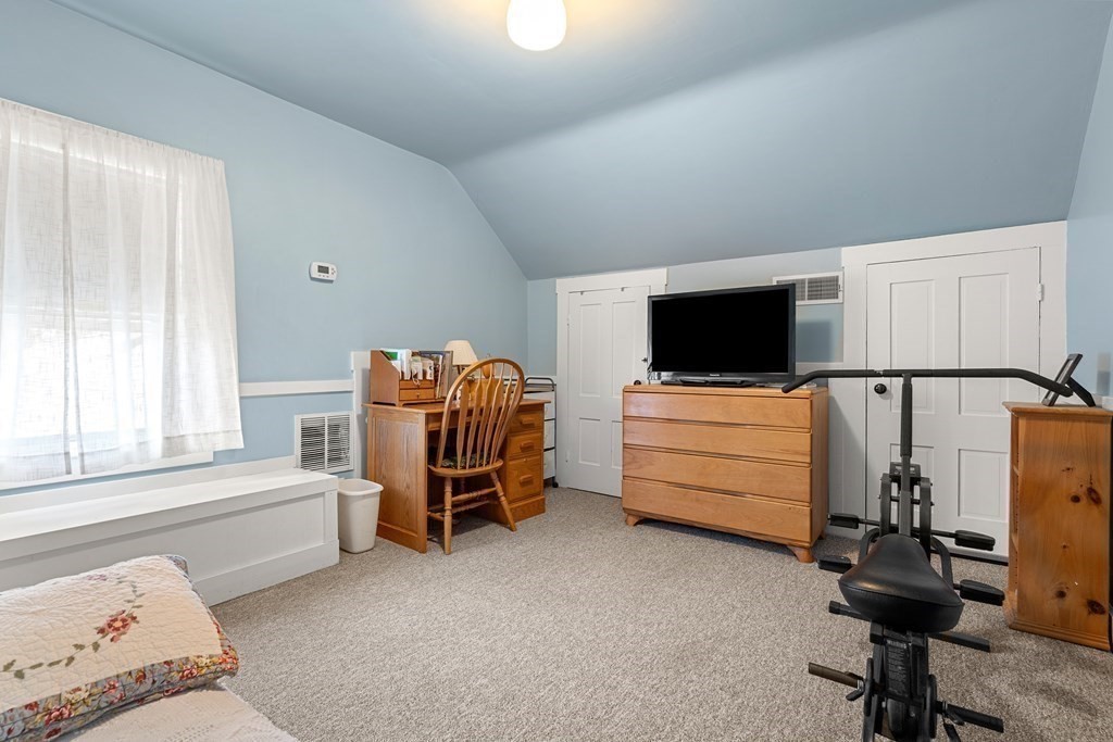 5 bed, 2 bath apartment for rent at 233 Main St Unit 2, North Andover — photo 14 of 19