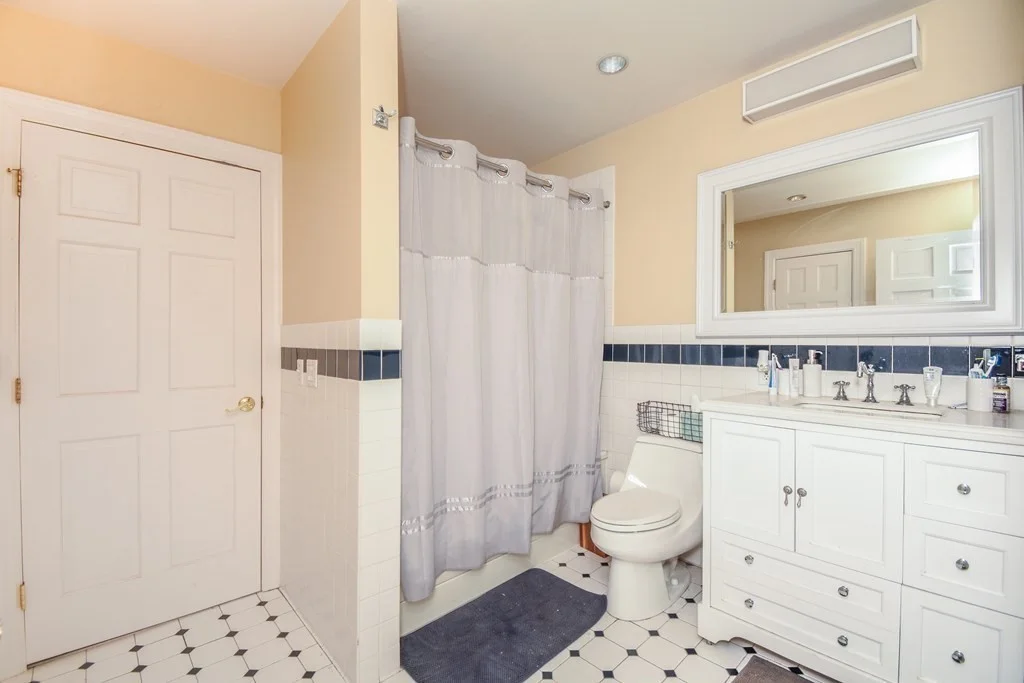 2 bed, 1 bath apartment for rent at 233 North Unit 4, North End — photo 15 of 18