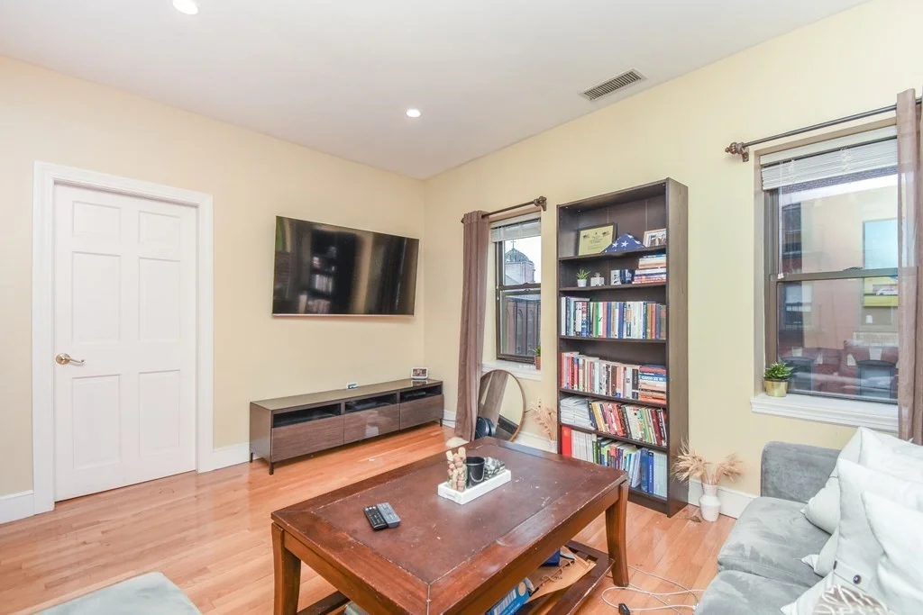 2 bed, 1 bath apartment for rent at 233 North Unit 4, North End — photo 4 of 18