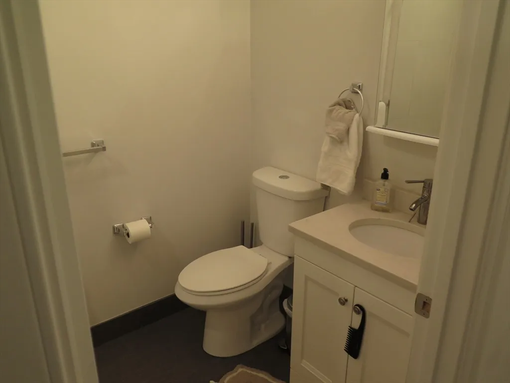 1 bed, 1 bath apartment for rent at 233 West 3rd St Unit 1, South Boston — photo 7 of 10