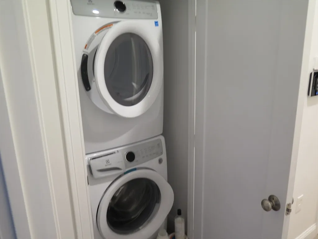 1 bed, 1 bath apartment for rent at 233 West 3rd St Unit 1, South Boston — photo 8 of 10