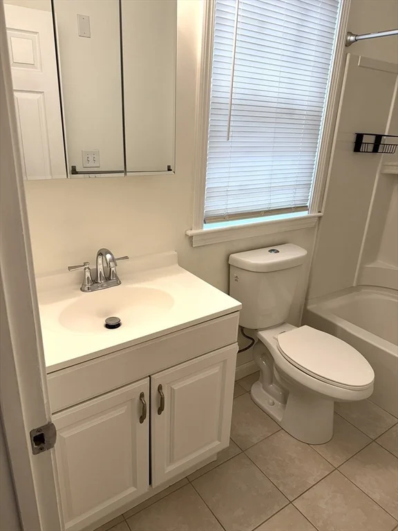 3 bed, 1 bath apartment for rent at 234 Brook Rd Unit 1, Milton — photo 11 of 25