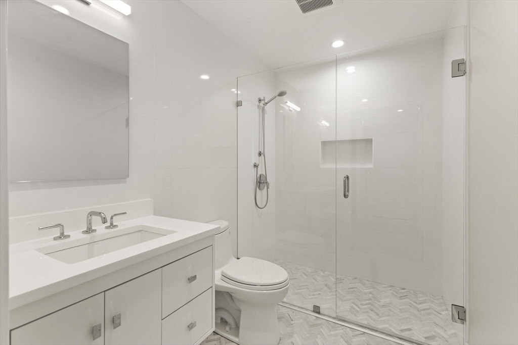 3 bed, 2 bath apartment for rent at 234 Causeway Unit 709, North End — photo 18 of 28