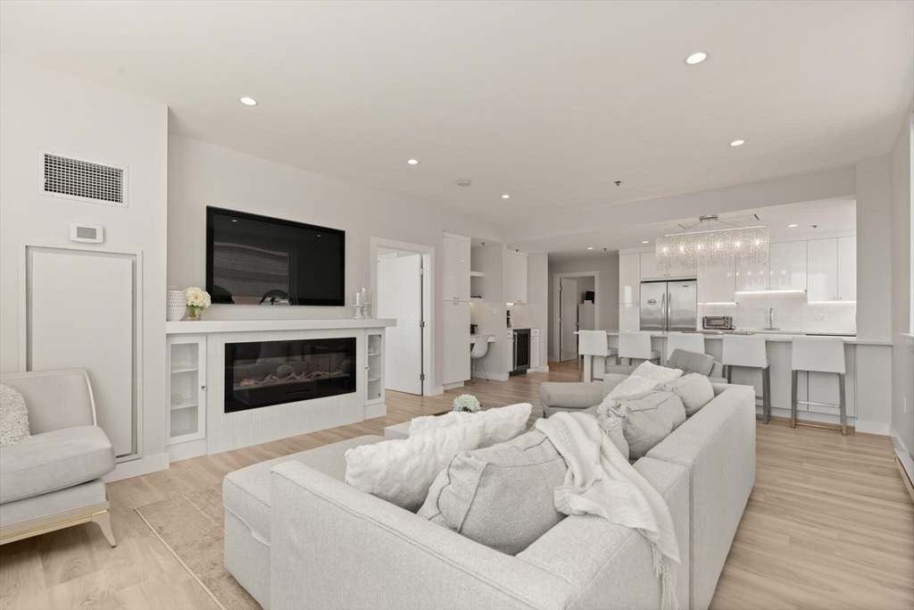 3 bed, 2 bath apartment for rent at 234 Causeway Unit 709, North End — photo 3 of 28