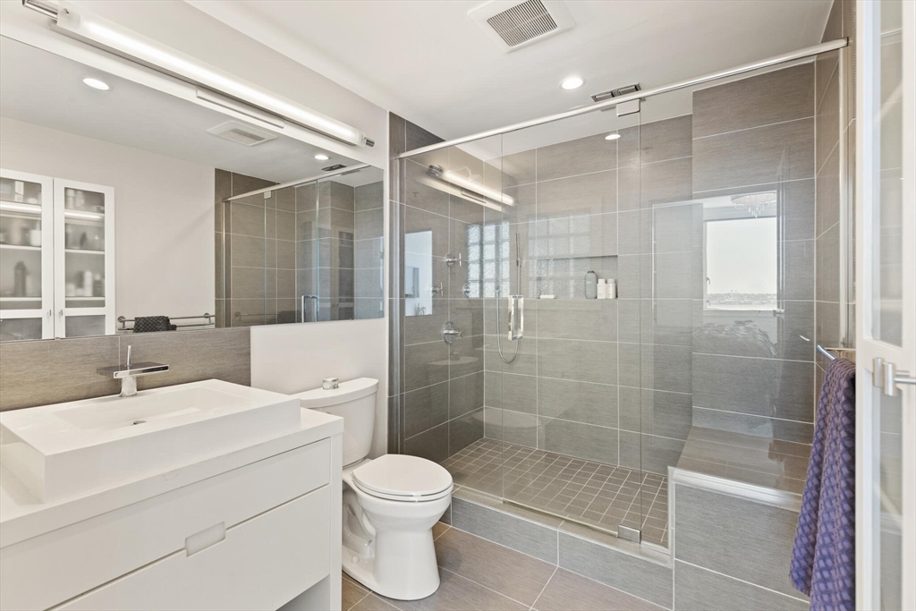 3 bed, 2 bath apartment for rent at 234 Causeway Unit 709, North End — photo 19 of 28