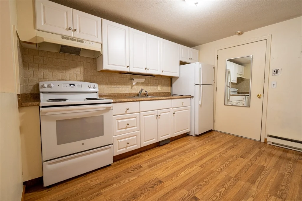 1 bed, 1 bath apartment for rent at 234 Low St Unit 3, Newburyport — photo 1 of 13