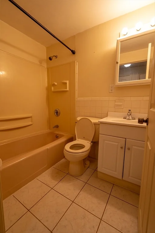 1 bed, 1 bath apartment for rent at 234 Low St Unit 3, Newburyport — photo 11 of 13