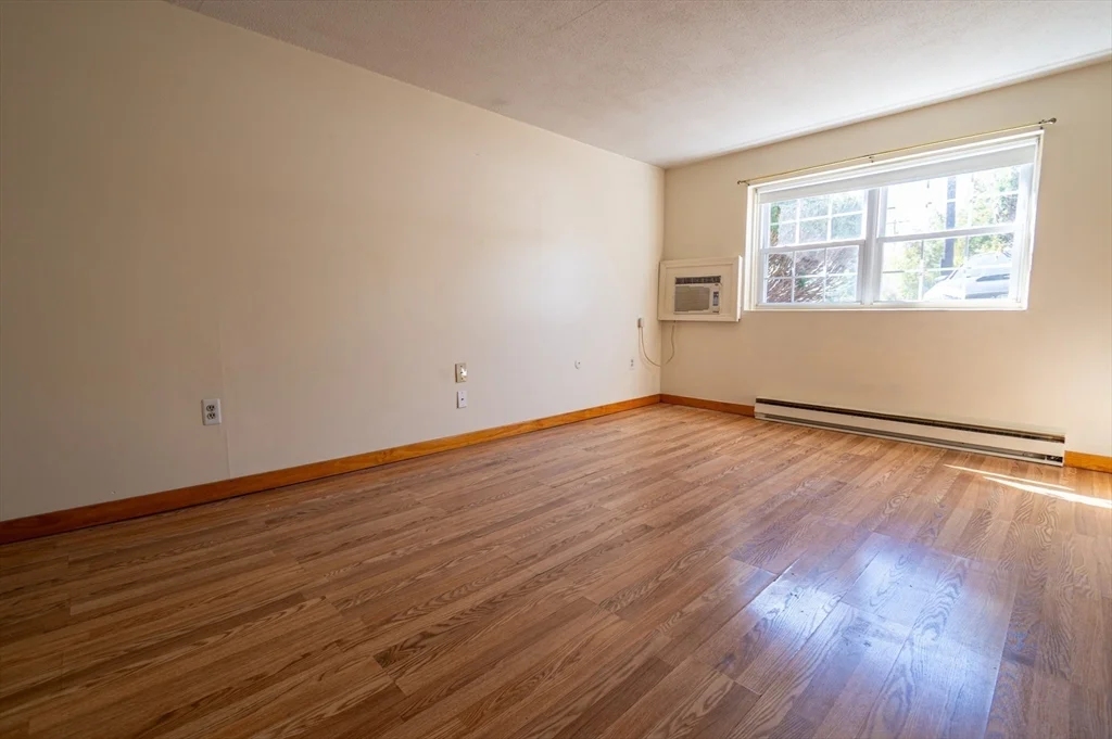 1 bed, 1 bath apartment for rent at 234 Low St Unit 3, Newburyport — photo 2 of 13