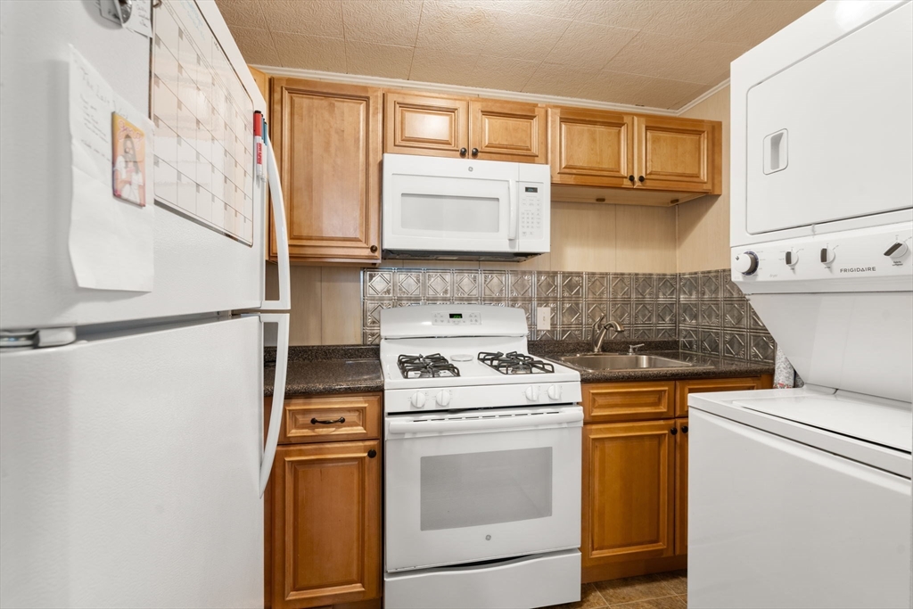 1 bed, 1 bath apartment for rent at 234 River St Unit 1, Waltham — photo 4 of 12