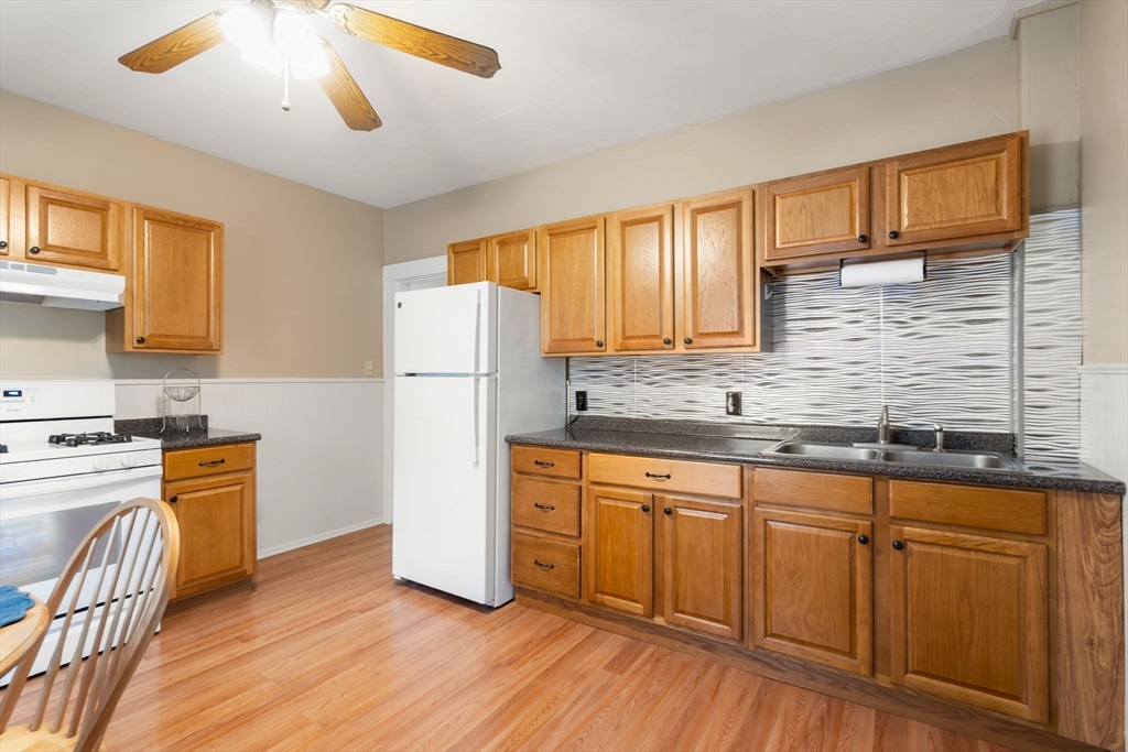 3 bed, 1 bath apartment for rent at 234 River St Unit 2, Waltham — photo 3 of 19