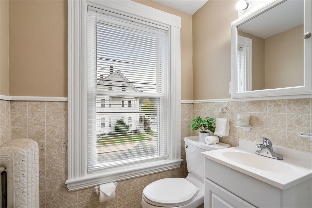 3 bed, 1 bath apartment for rent at 234 River St Unit 2, Waltham — photo 16 of 19