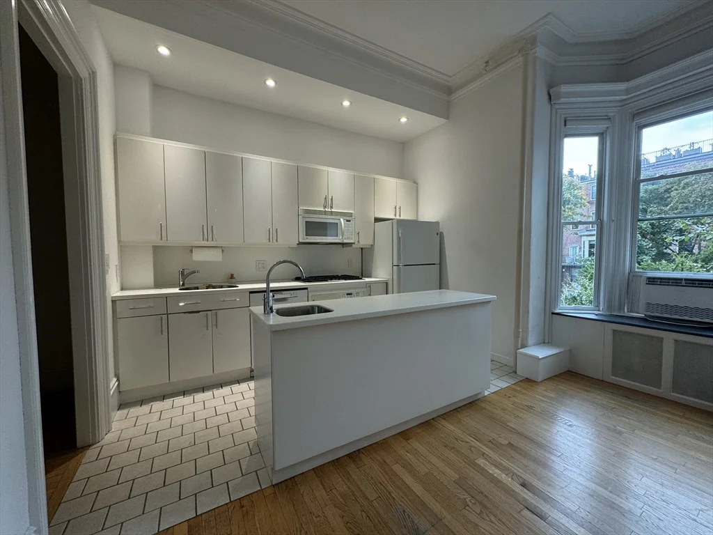3 bed, 2 bath apartment for rent at 234 W Canton Unit 1, South End