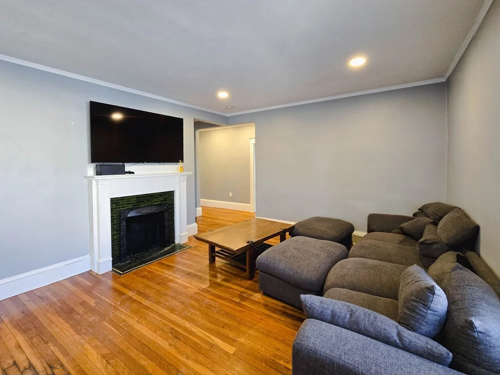4 bed, 2 bath apartment for rent at 235-237 Chestnut Hill Ave Unit 1, Brighton — photo 3 of 20