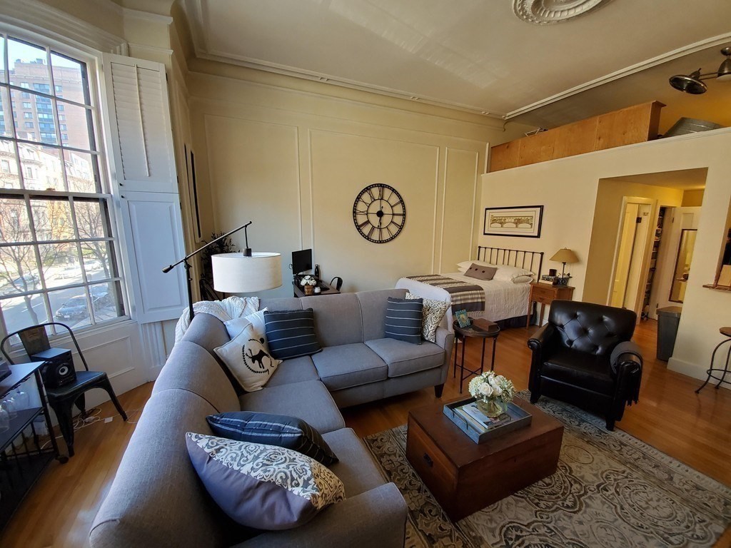 1 bed, 1 bath apartment for rent at 235 Beacon St Unit 3, Back Bay — photo 1 of 12