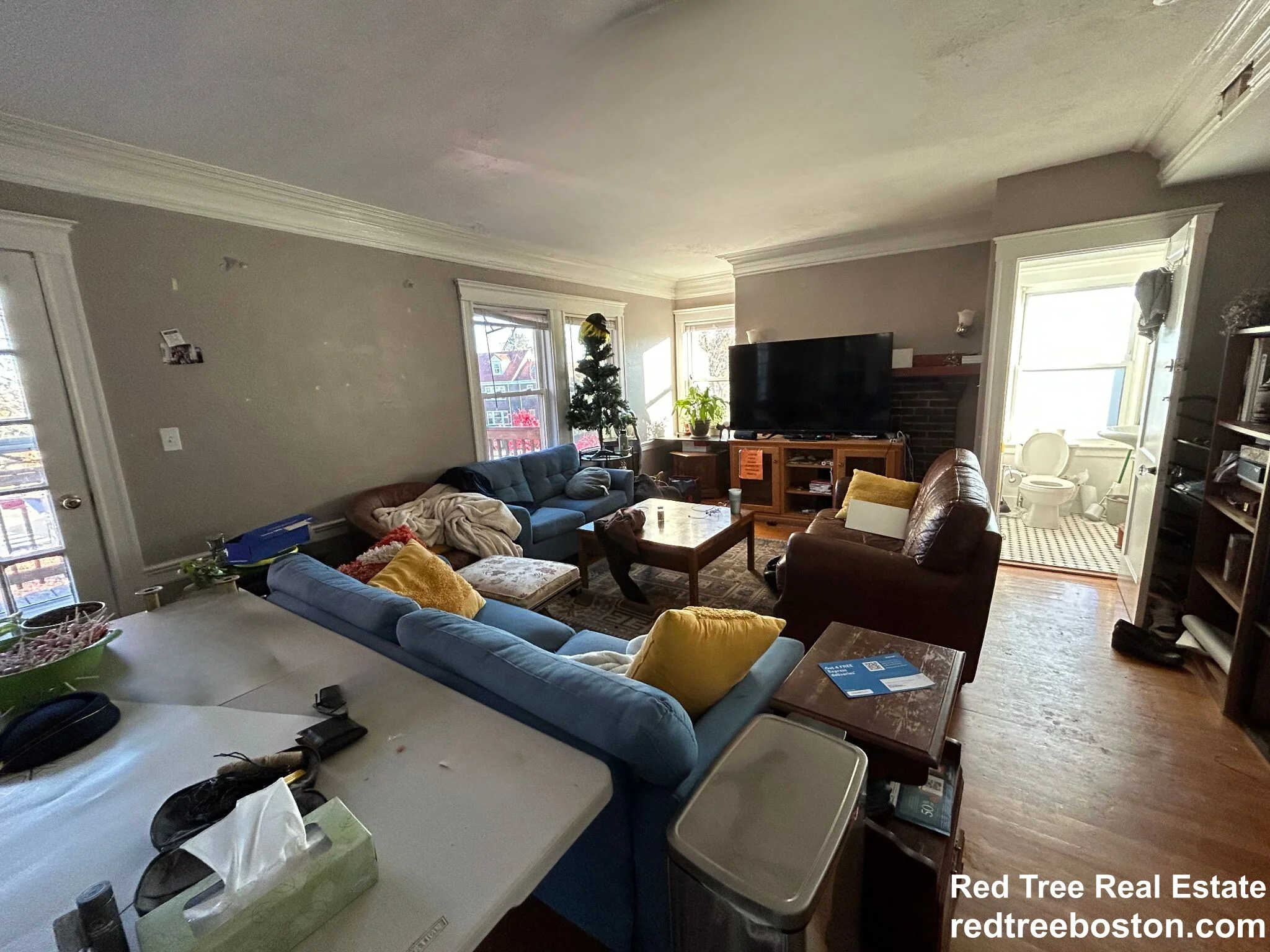 4 bed, 2 bath apartment for rent at 235 Commonwealth Ave, Chestnut Hill — photo 1 of 10