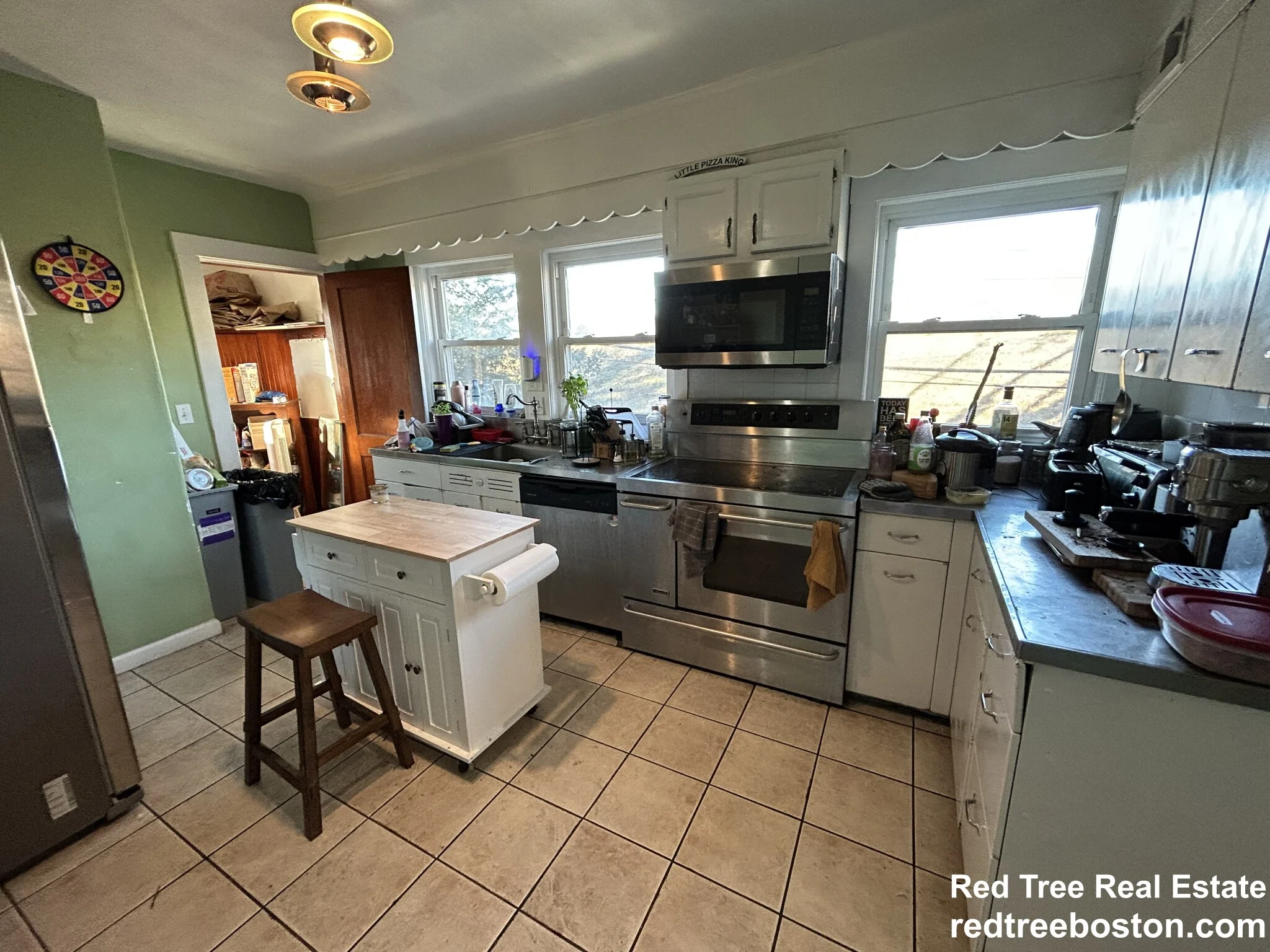 4 bed, 2 bath apartment for rent at 235 Commonwealth Ave, Chestnut Hill — photo 2 of 10