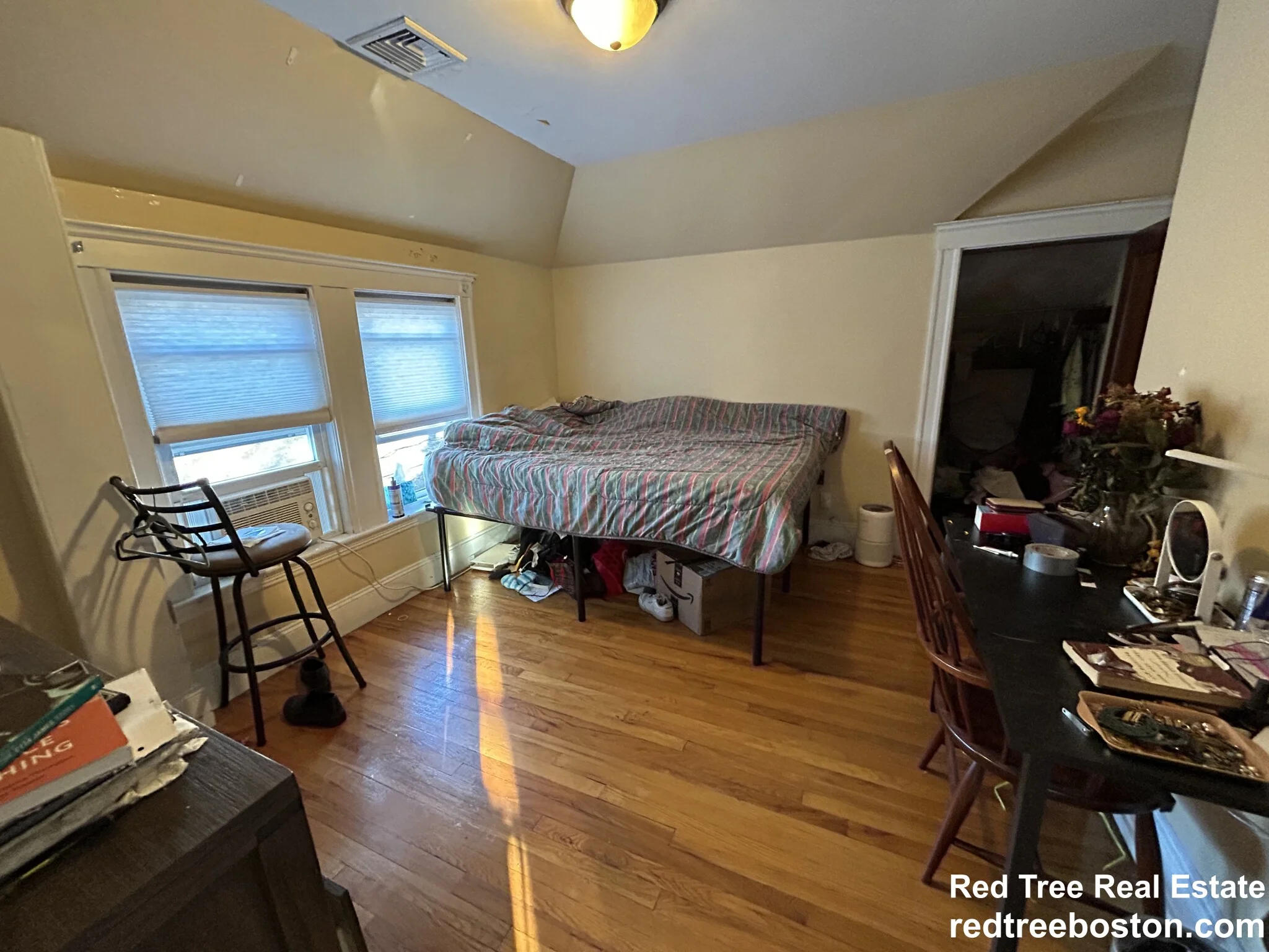 4 bed, 2 bath apartment for rent at 235 Commonwealth Ave, Chestnut Hill — photo 9 of 10