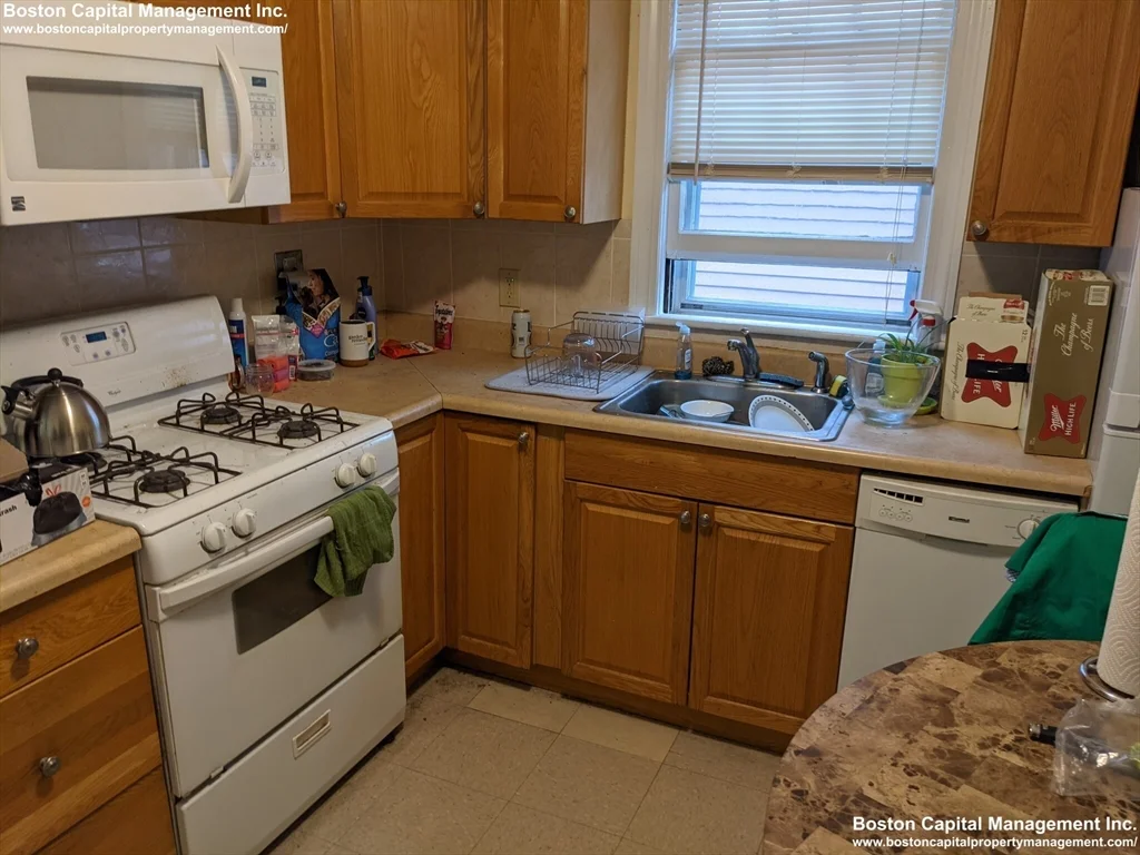 1 bed, 1 bath apartment for rent at 235 Fellsway East Unit 3, Malden — photo 3 of 6