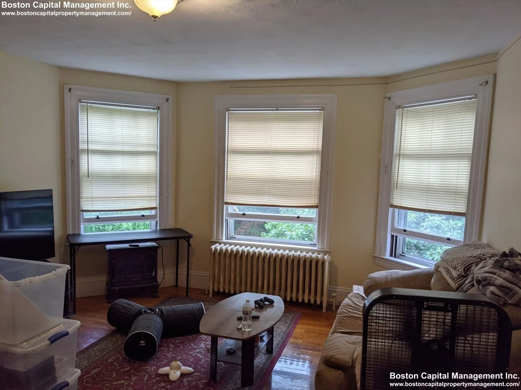 1 bed, 1 bath apartment for rent at 235 Fellsway East Unit 3, Malden — photo 4 of 6