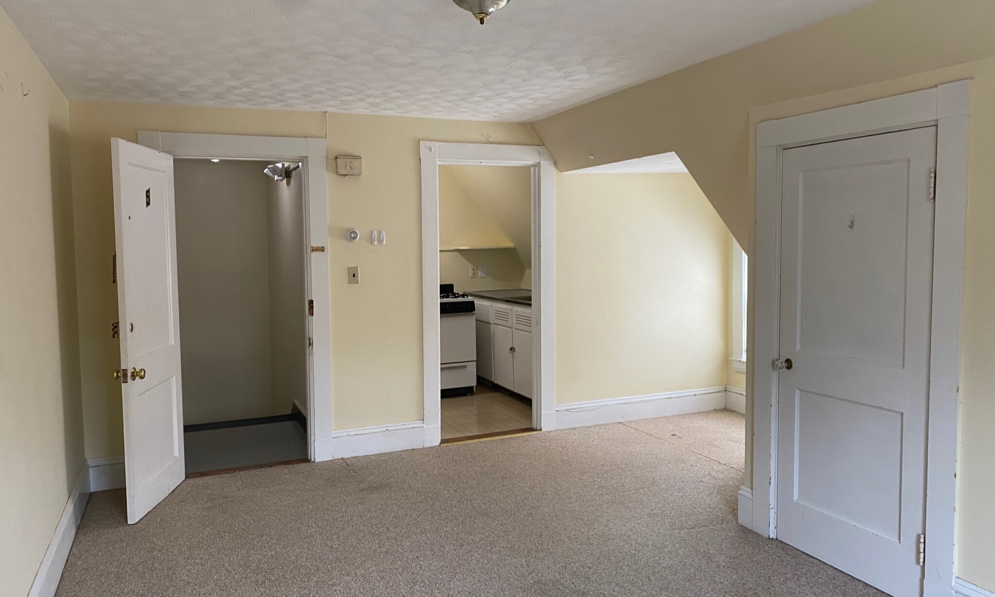 1 bed, 1 bath apartment for rent at 235 Fellsway East Unit 5, Malden — photo 6 of 8