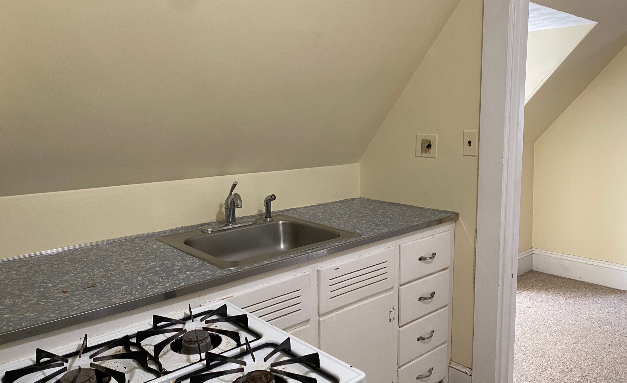 1 bed, 1 bath apartment for rent at 235 Fellsway East Unit 5, Malden — photo 4 of 8