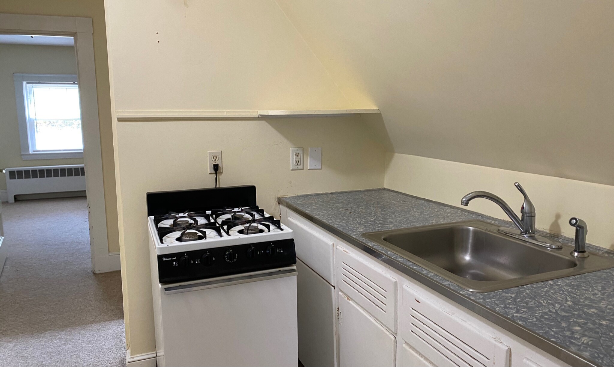 1 bed, 1 bath apartment for rent at 235 Fellsway East Unit 5, Malden — photo 5 of 8
