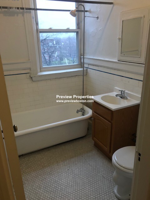Studio bed, 1 bath apartment for rent at 235 Park Dr Unit 40P, Fenway — photo 5 of 6