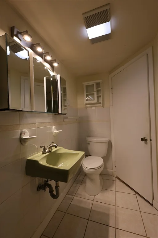 1 bed, 1 bath apartment for rent at 235 Savin Hill Ave Unit 1R, Dorchester — photo 12 of 13