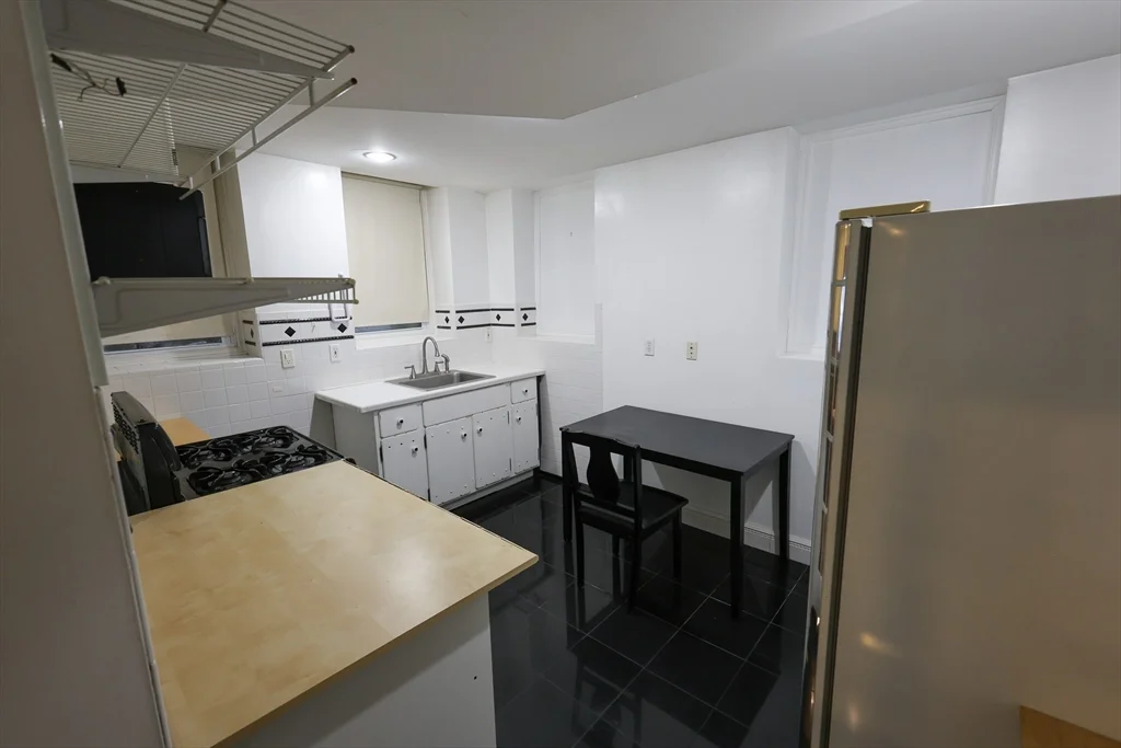 1 bed, 1 bath apartment for rent at 235 Savin Hill Ave Unit 1R, Dorchester — photo 3 of 13