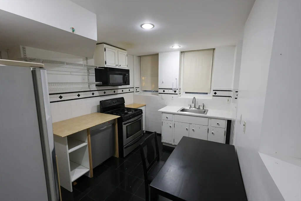 1 bed, 1 bath apartment for rent at 235 Savin Hill Ave Unit 1R, Dorchester