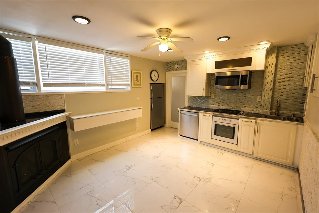1 bed, 1 bath apartment for rent at 235 Savin Hill Ave Unit FR, Dorchester